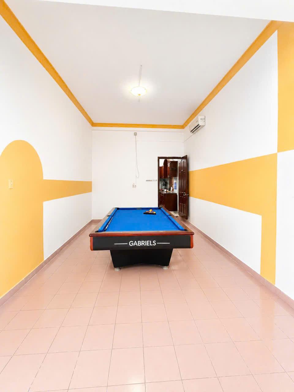 Bàn bida trong khu giải trí villa