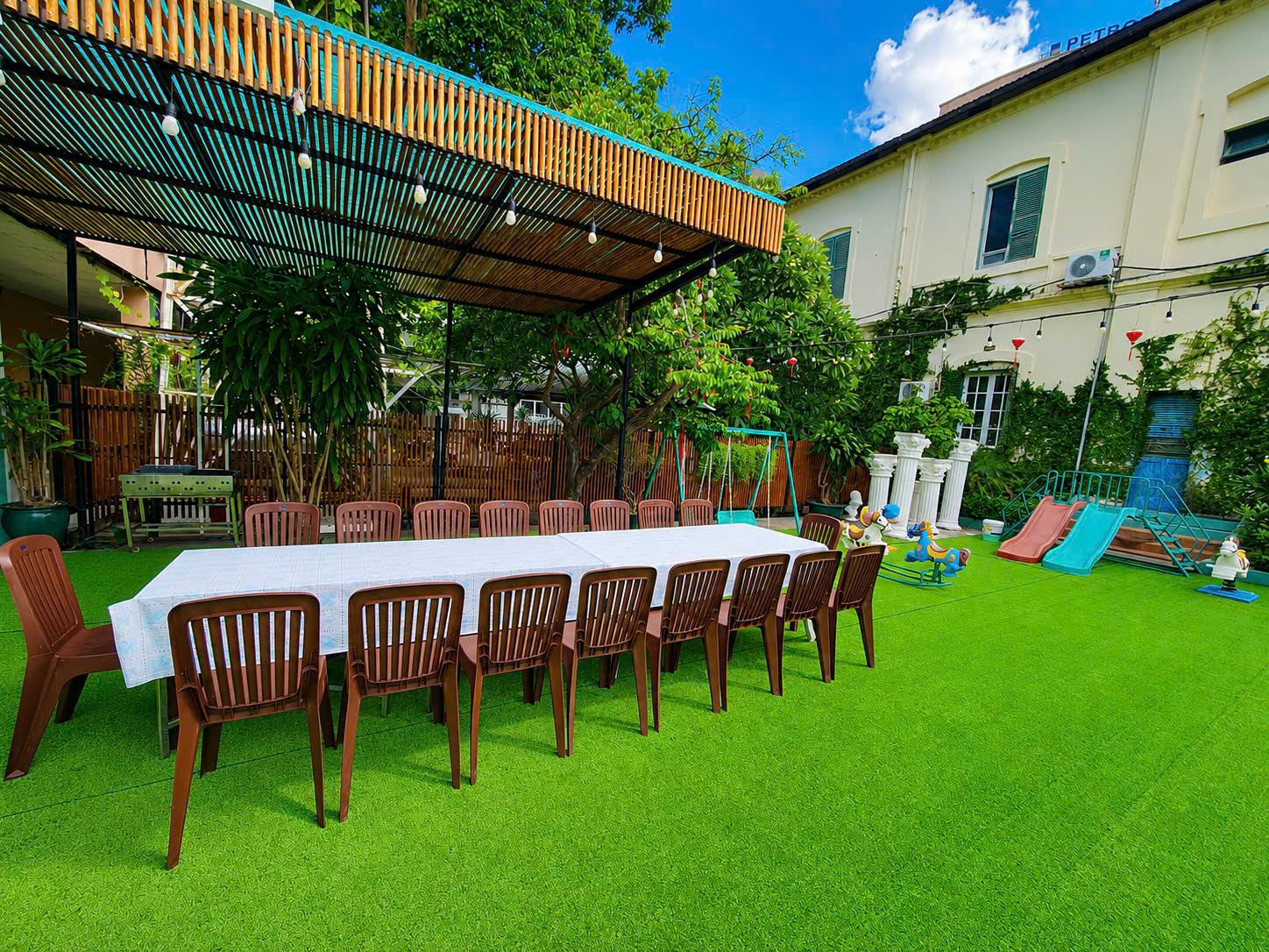 Phòng ngủ thoáng sáng tại villa BIN