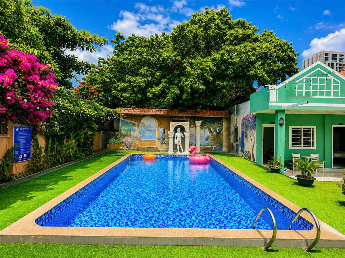 Hồ bơi và sân vườn Villa 06 Thủ Khoa Huân